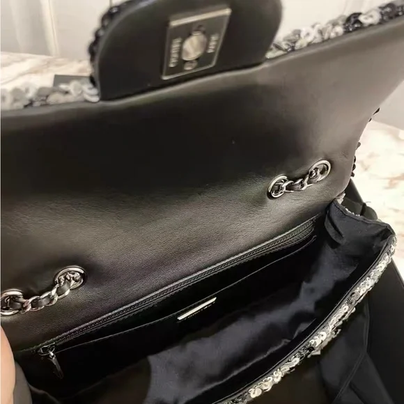 CHANEL BLACK & SILVER SEQUIN HOUNDSTOOTH HALF FLAP MEDIUM - Picture 7 of 10